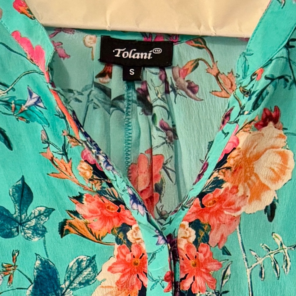 Tolani Turquoise and Orange/Pink Floral Tank Top Blouse.
Longer in the back!